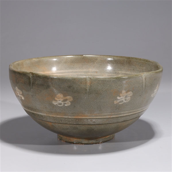 Large Korean celadon glazed bowl 2ac40d