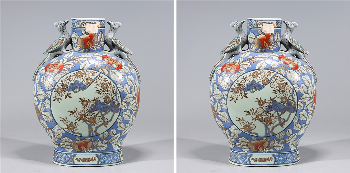 Two Chinese porcelain vases with 2ac45f