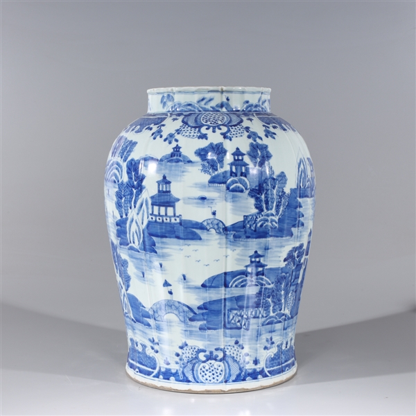 Large Chinese blue and white porcelain 2ac50b