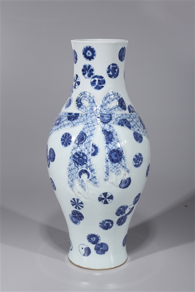 Tall Chinese Kangxi style blue 2ac51f