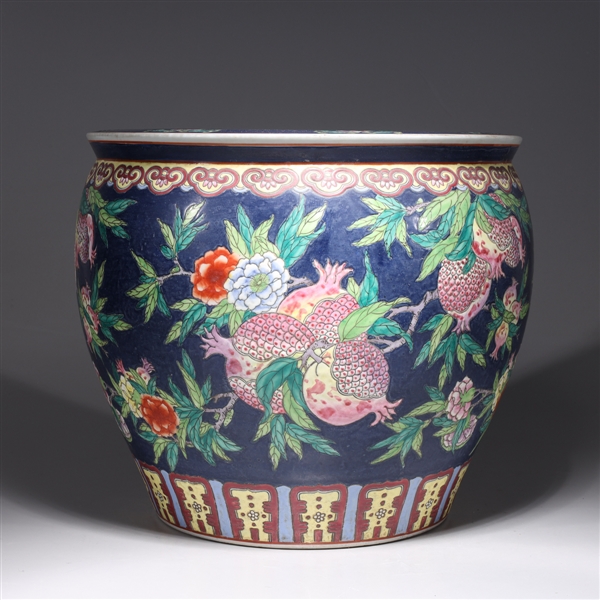 Chinese enamel porcelain bowl featuring