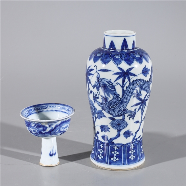 Pair of blue and white Chinese 2ac619