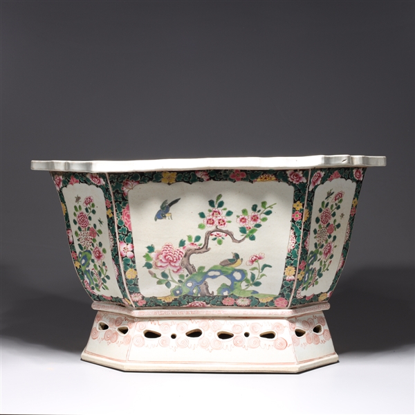 Chinese famille rose enameled porcelain 2ac634