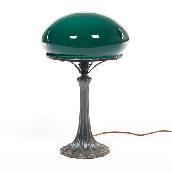 EMERALITE GLASS SHADE TABLE LAMP