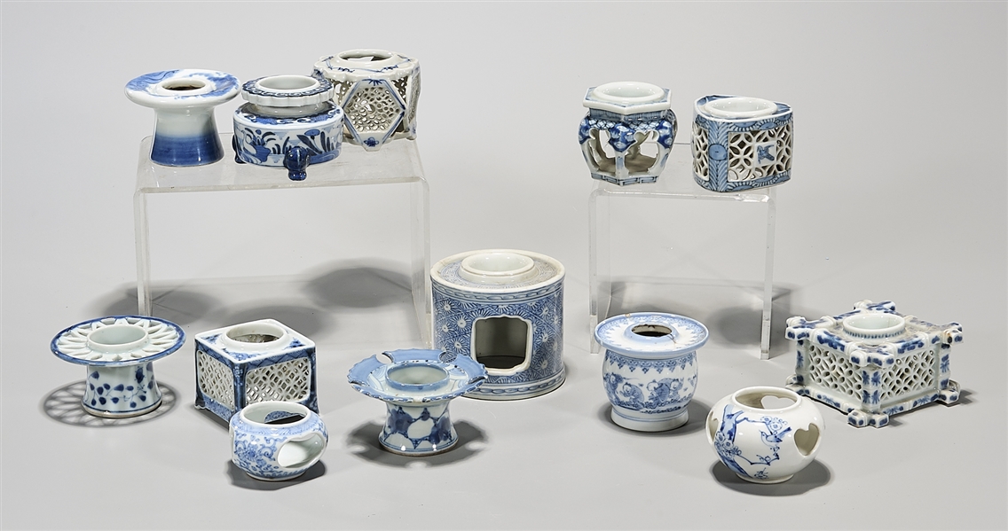 Group of Japanese blue and white 2af098