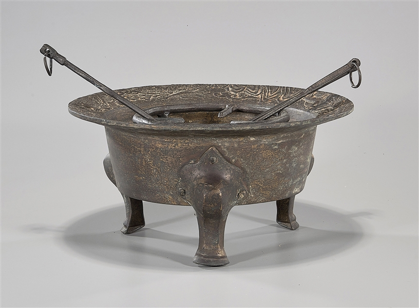 Korean bronze tripod cooking vessel  2af22b