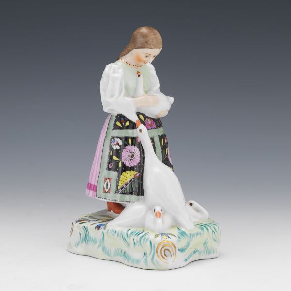 HEREND PORCELAIN HAND PAINTED WOMAN