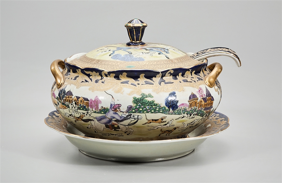 Chinese enameled porcelain tureen with