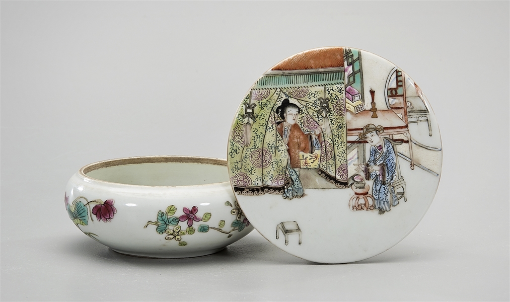 Chinese enameled porcelain covered box;