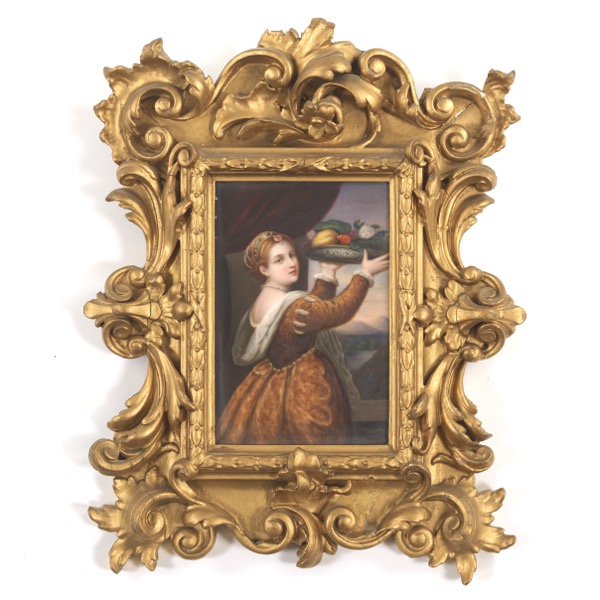 PAINTED PORCELAIN PLAQUE OF A WOMAN 2af4bd