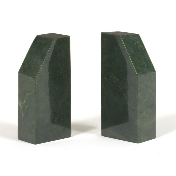 PAIR OF CARVED SPINACH NEPHRITE 2af7d2