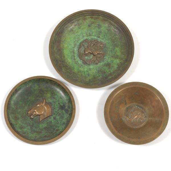 THREE ARTS AND CRAFTS BRONZE DISHES  2afdc3
