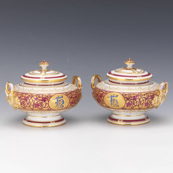 PAIR OF ENGLISH BELLE EPOQUE PORCELAIN 2aff8d