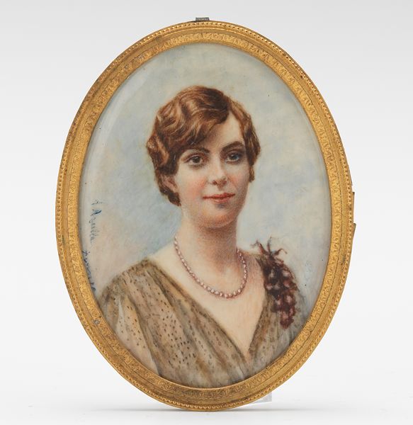 PORTRAIT MINIATURE OF A YOUNG WOMAN 2b006e