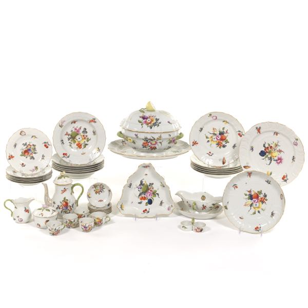 HEREND PORCELAIN SERVICE FRUIT 2b0392