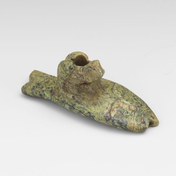 CARVED EFFIGY PIPE OF A FROG AND 2b03ca