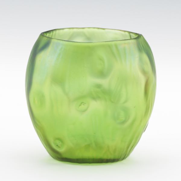 LOETZ IRIDESCENT PERIDOT GLASS 2b0659