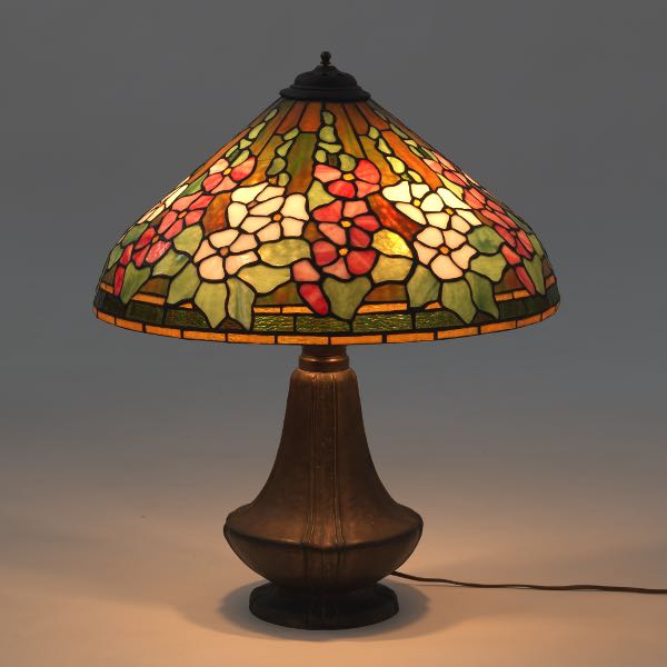 LEADED GLASS LAMP WITH BRADLEY 2b0668