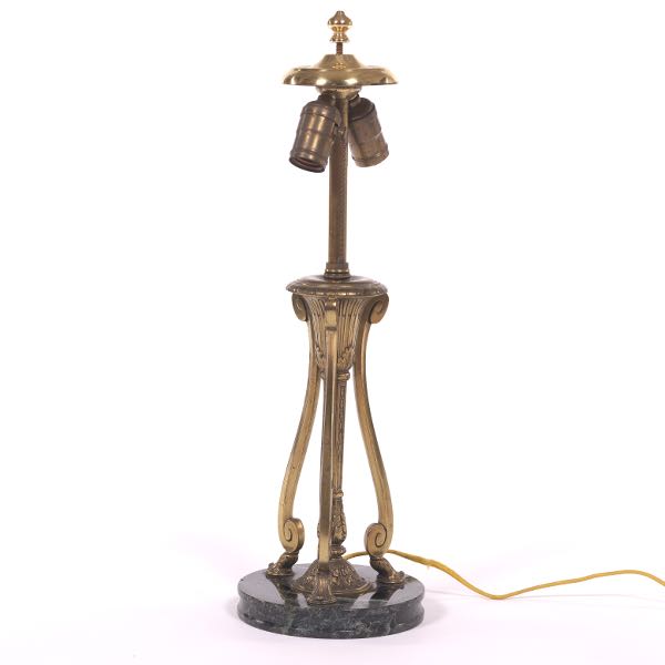 PAIRPOINT NEOCLASSICAL STYLE LAMP 2b06fd