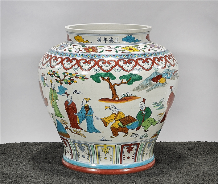 Chinese enameled porcelain vase  2ae129