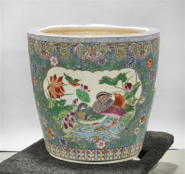 Chinese enameled porcelain jardiniere  2ae1d7