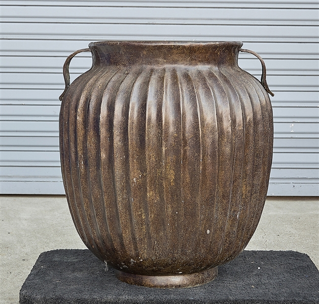 Large Chinese bronze jar fluted 2ae1fb