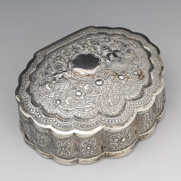 INDIAN SILVERED BOX 1 H x 3 2ae2a2