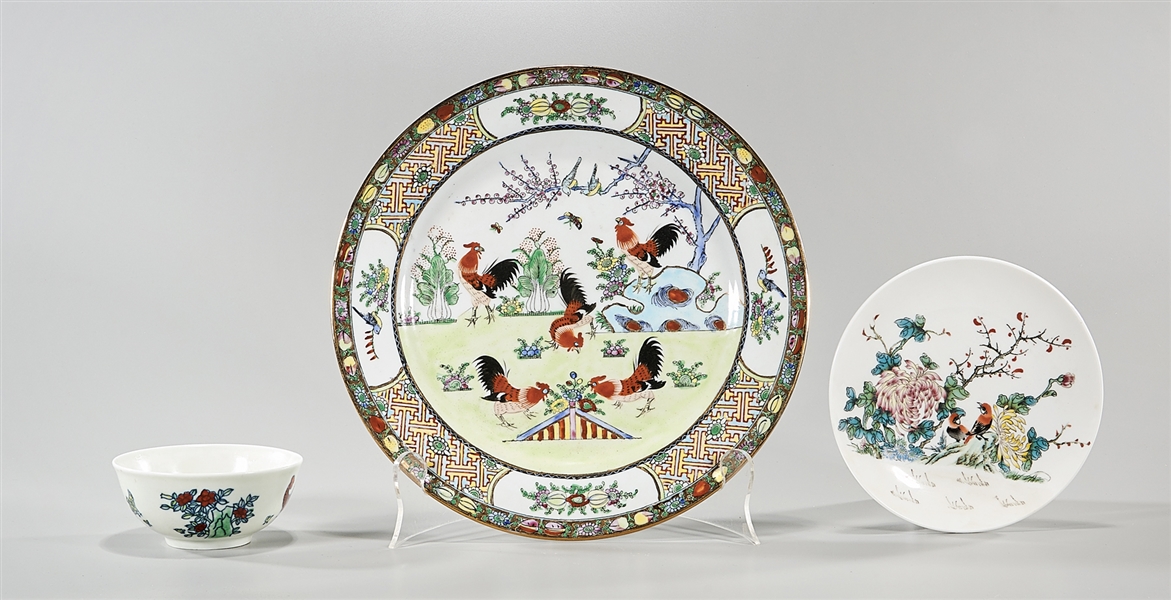 Group of three Chinese porcelains;