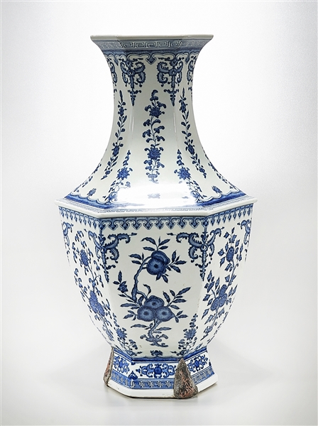 Tall Chinese blue and white porcelain 2ae3fb