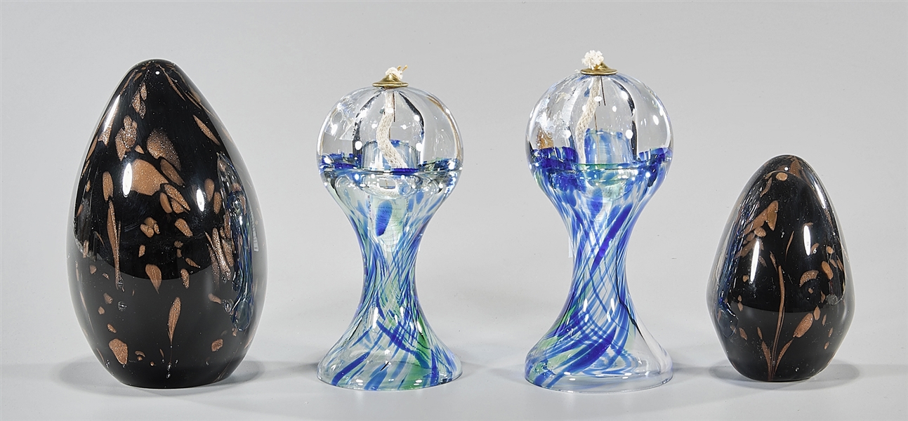 Group of four art glass items  2ae418