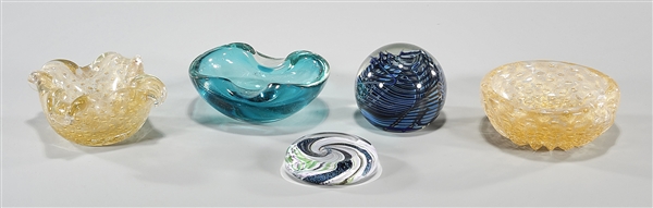 Group of five art glass articles  2ae416