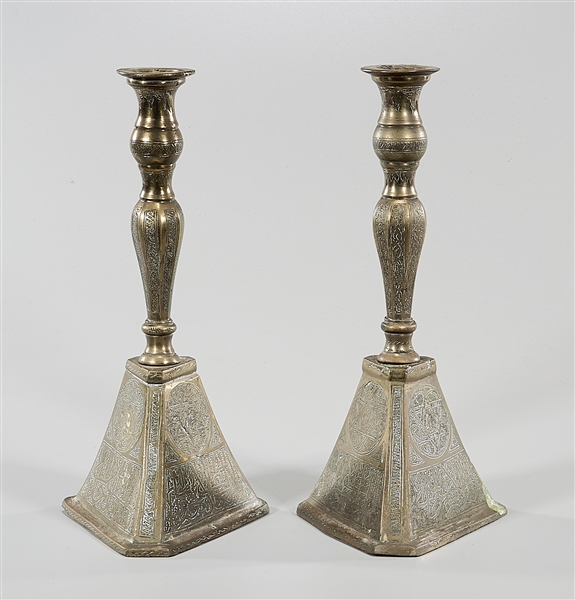 Pair of metal candlesticks with 2ae42d