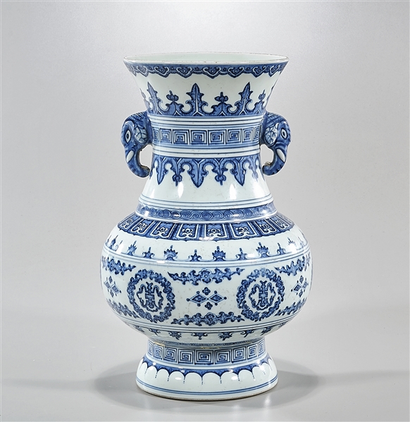 Chinese blue and white porcelain 2ae4b7