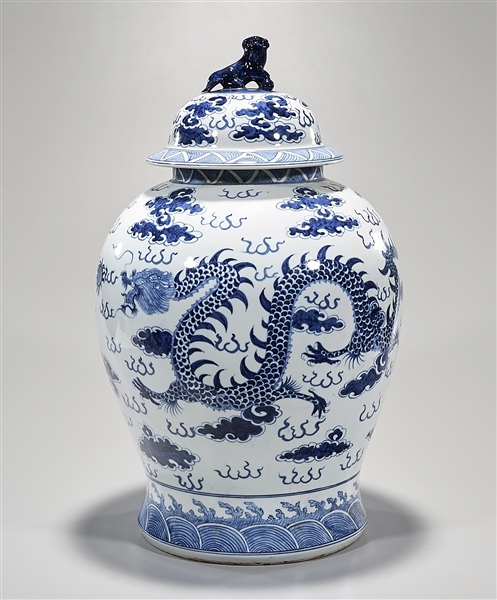 Tall Chinese blue and white porcelain 2ae56a