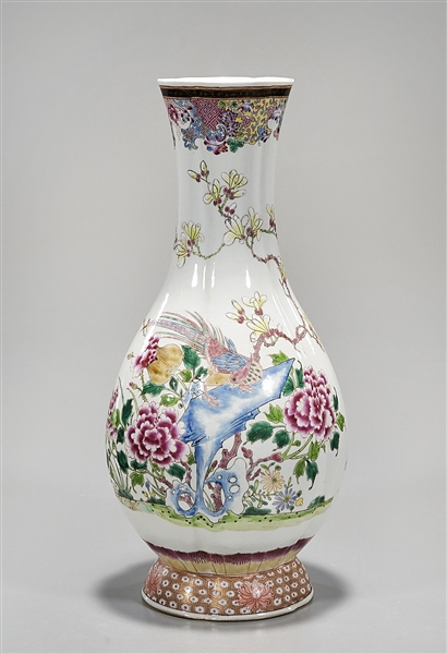 Chinese enameled porcelain vase  2ae585