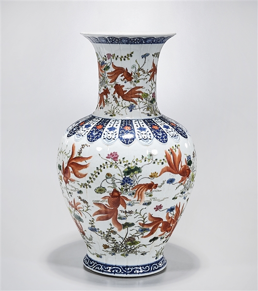 Chinese wucai porcelain vase with 2ae5c4