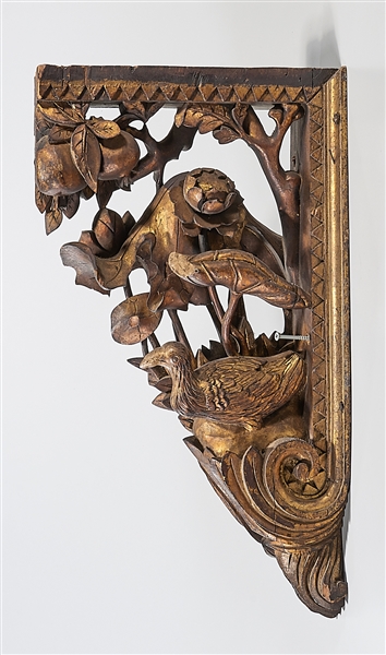 Carved gilt wood corbel depicting 2ae773