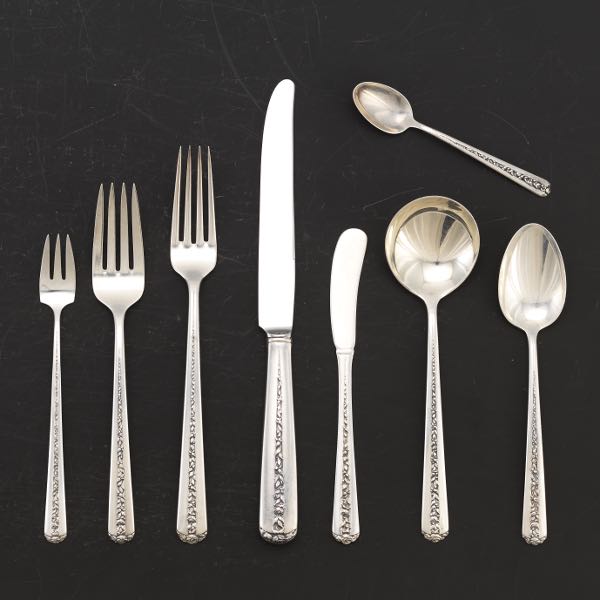 TOWLE STERLING FLATWARE SERVICE  2ae932