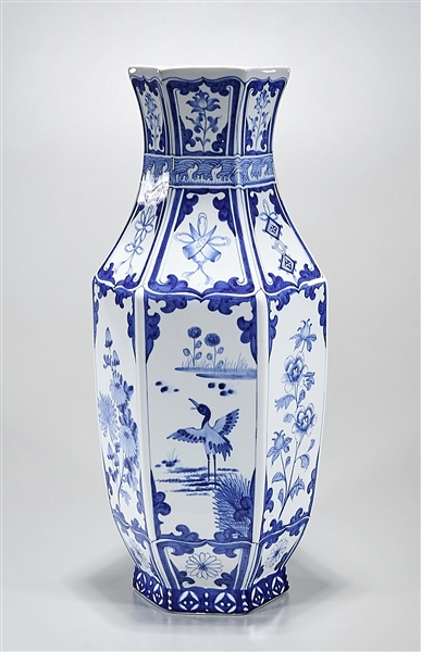 Chinese blue and white porcelain 2ae9af