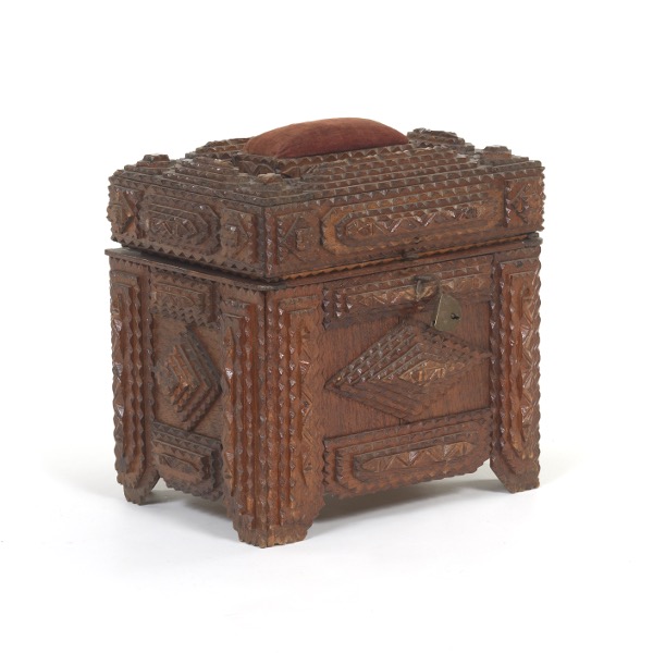 EARLY CARVED TRAMP ART SEWING BOX  2aea61