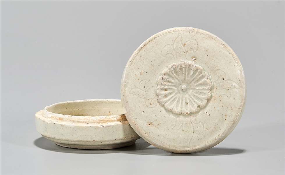 Korean white glazed paste box;