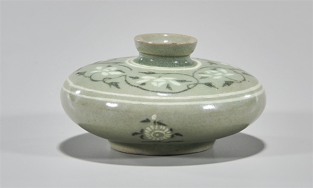 Korean celadon glazed cosmetic jar;