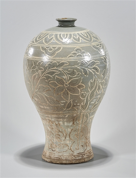 Korean celadon glazed meiping vase;