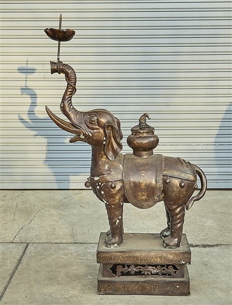 Chinese bronze elephant form candlestick  2aec81