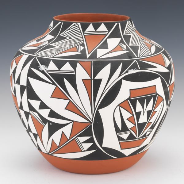 LARGE ACOMA VASE BY LILLIE CONCHO  11-½