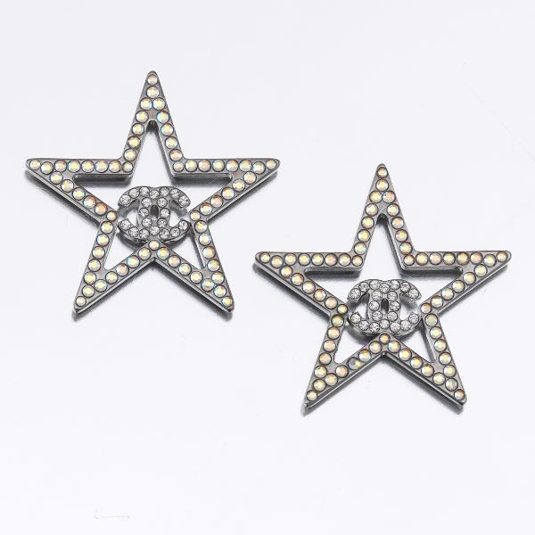 CHANEL CC STAR EARRINGS 1" x 1"
