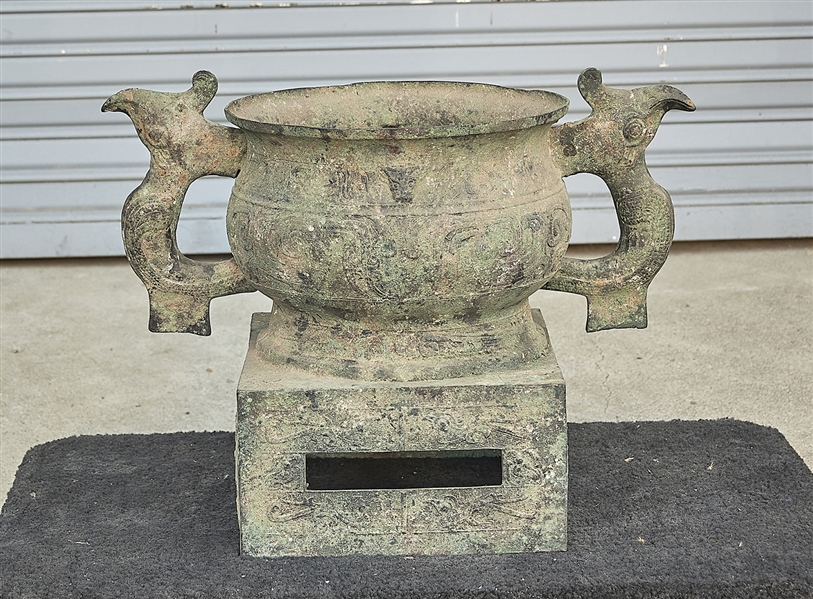 Chinese archaistic bronze gui vessel  2aed18