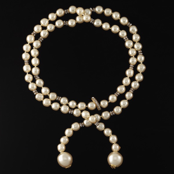 CHANEL FAUX PEARL NECKLACE 39"