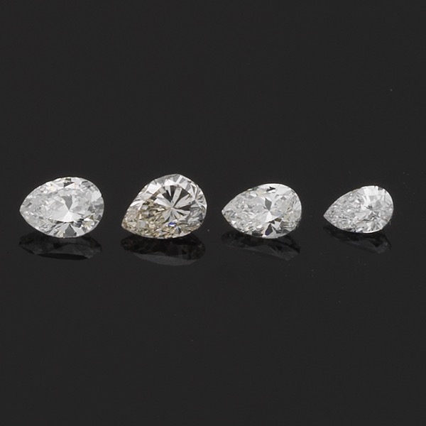 FOUR UNMOUNTED 1.00 CT TOTAL PEAR