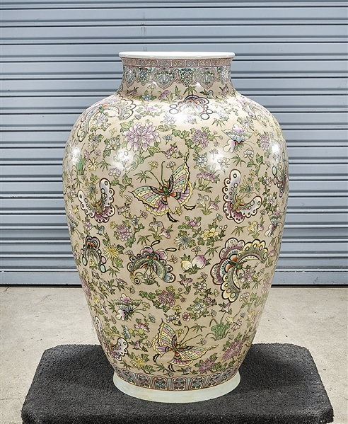 Tall Chinese enameled porcelain 2aedc3